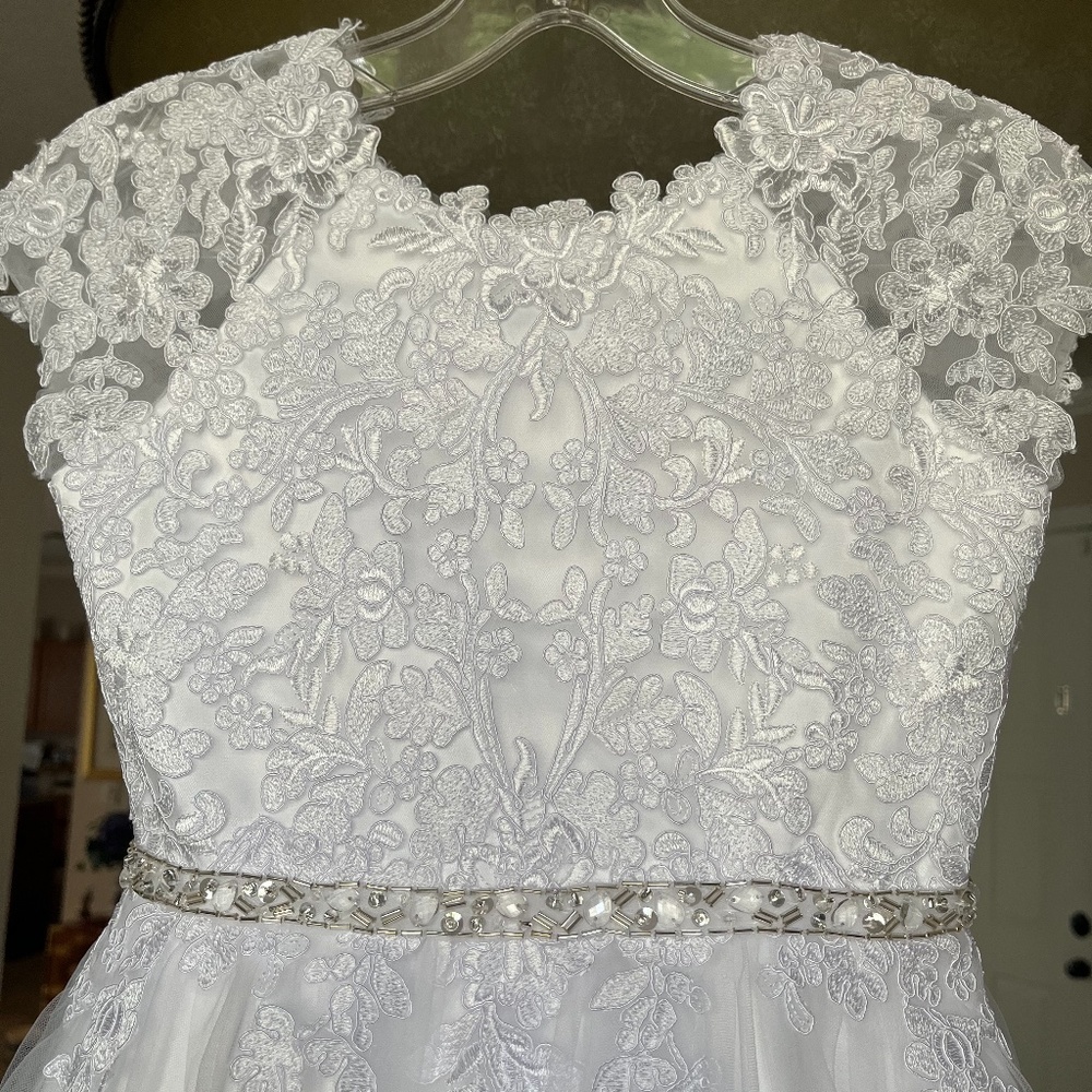 BNWT Flower Girl dress  in Size 10.